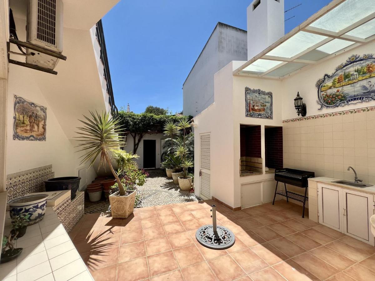 Lagos Typical House By Homing Exterior foto