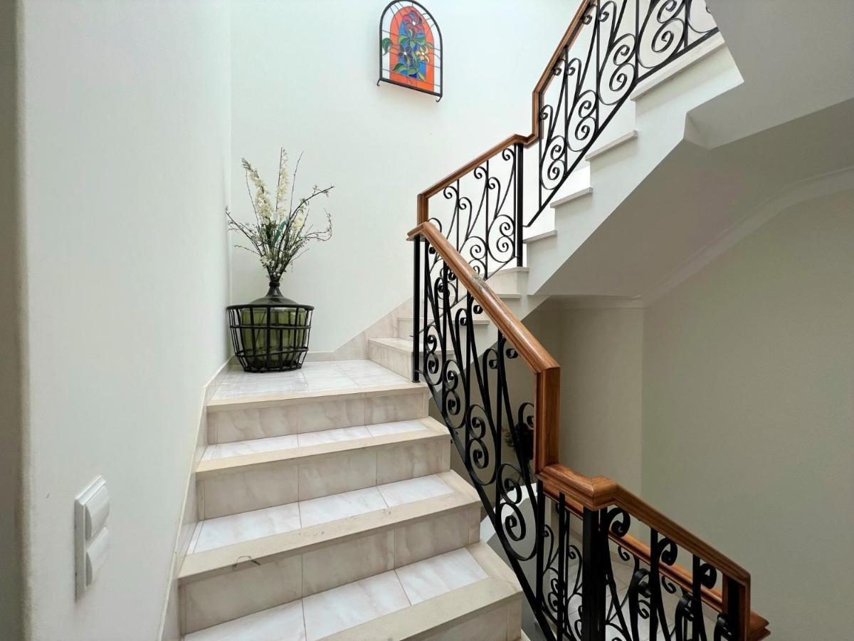 Lagos Typical House By Homing Exterior foto